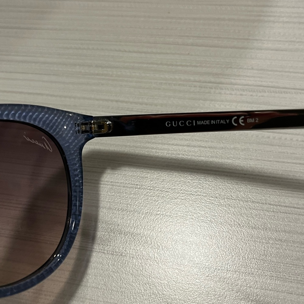 GUCCI Women’s Sunglasses - Picture 7 of 8